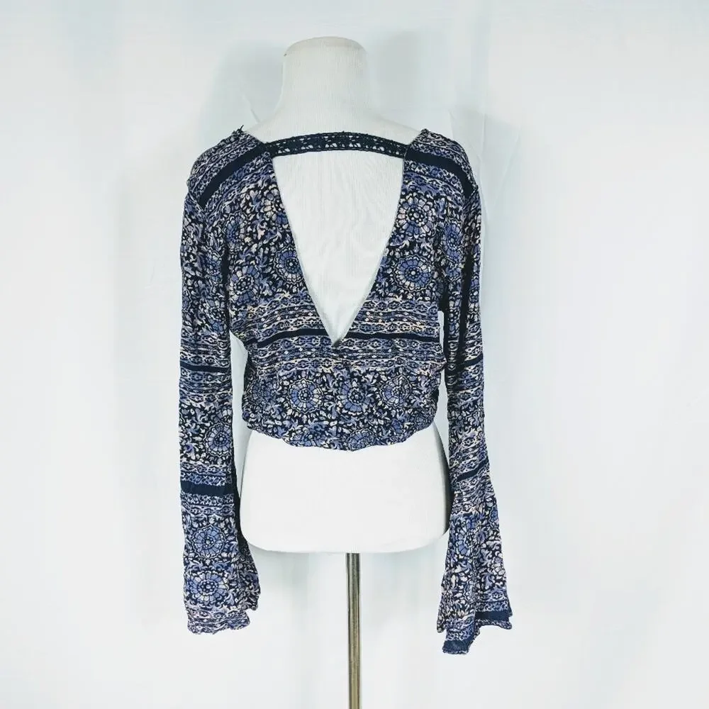 Forever 21 Blue Floral Print Long Sleev Crop top